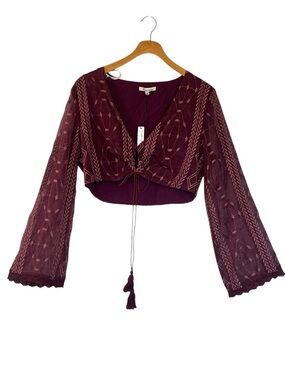 The Clothing Company Sheen Embroidered Keyhole Tie Crop Size M Boutique Boho